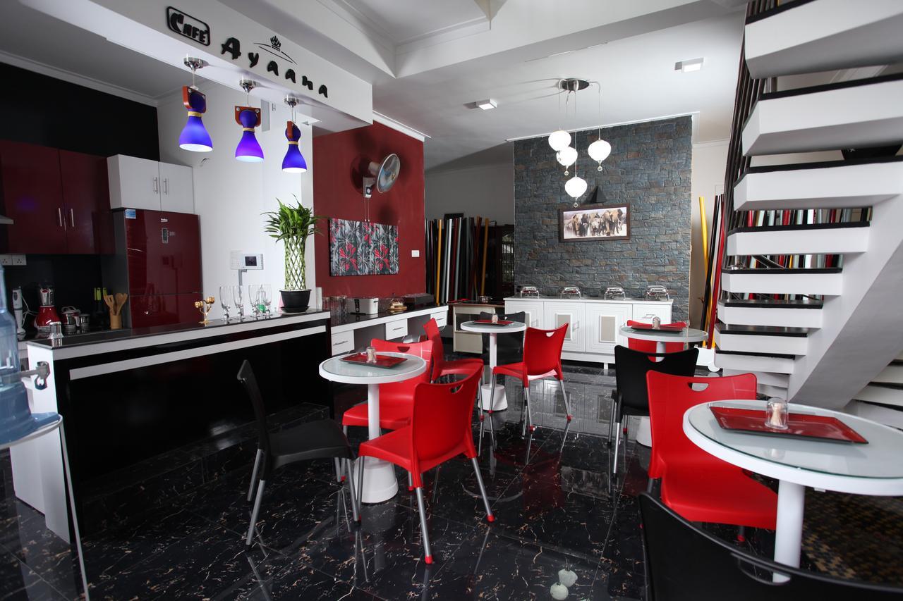 อยานา บูทิก โฮเต็ล Hotel แคนดี้ ภายนอก รูปภาพ