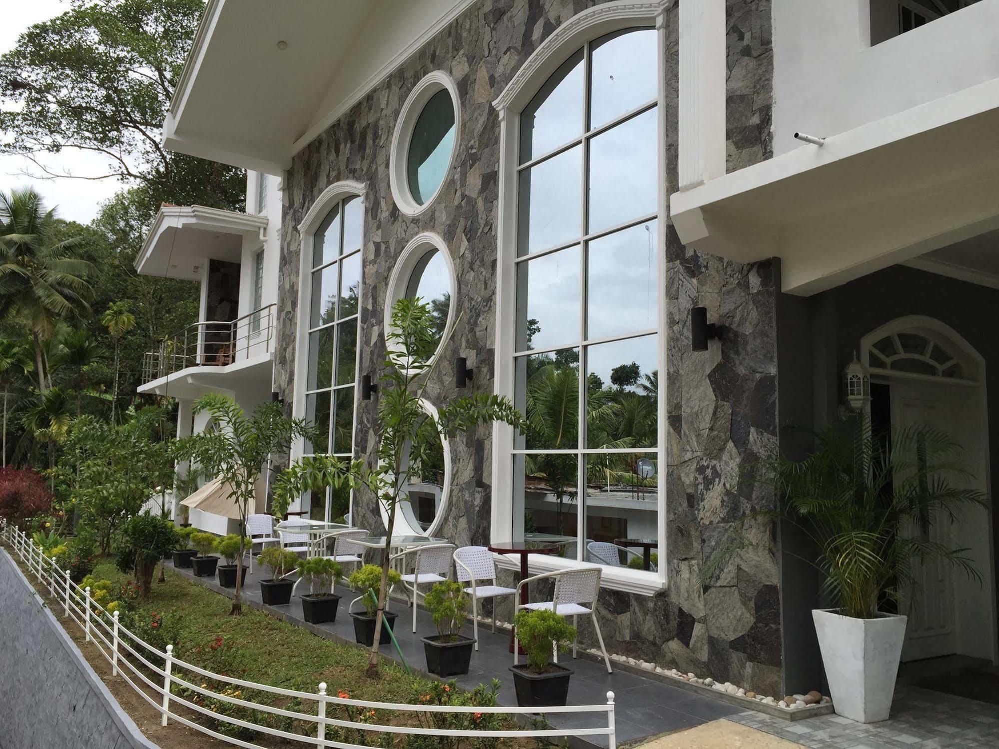 อยานา บูทิก โฮเต็ล Hotel แคนดี้ ภายนอก รูปภาพ