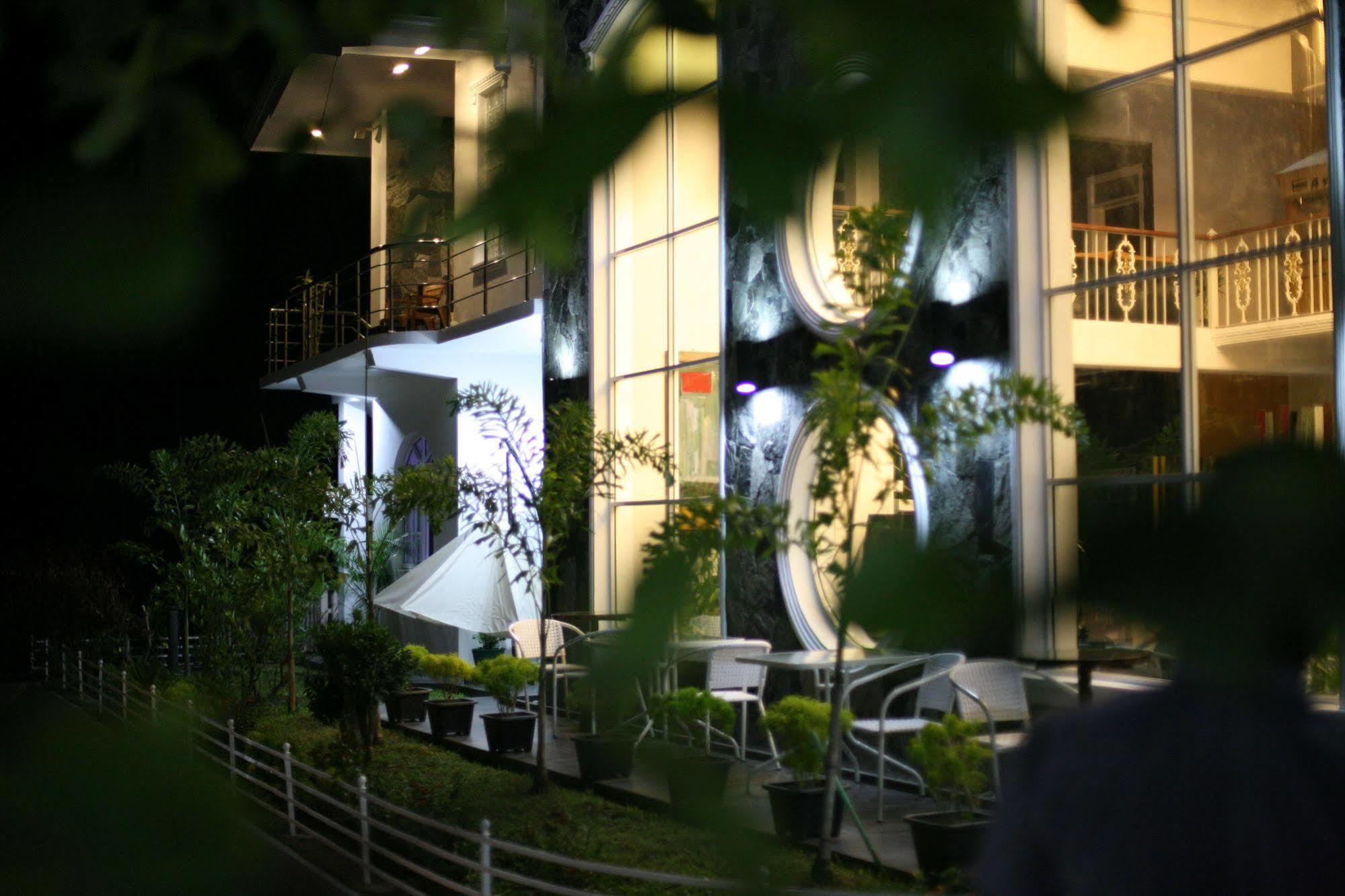 อยานา บูทิก โฮเต็ล Hotel แคนดี้ ภายนอก รูปภาพ