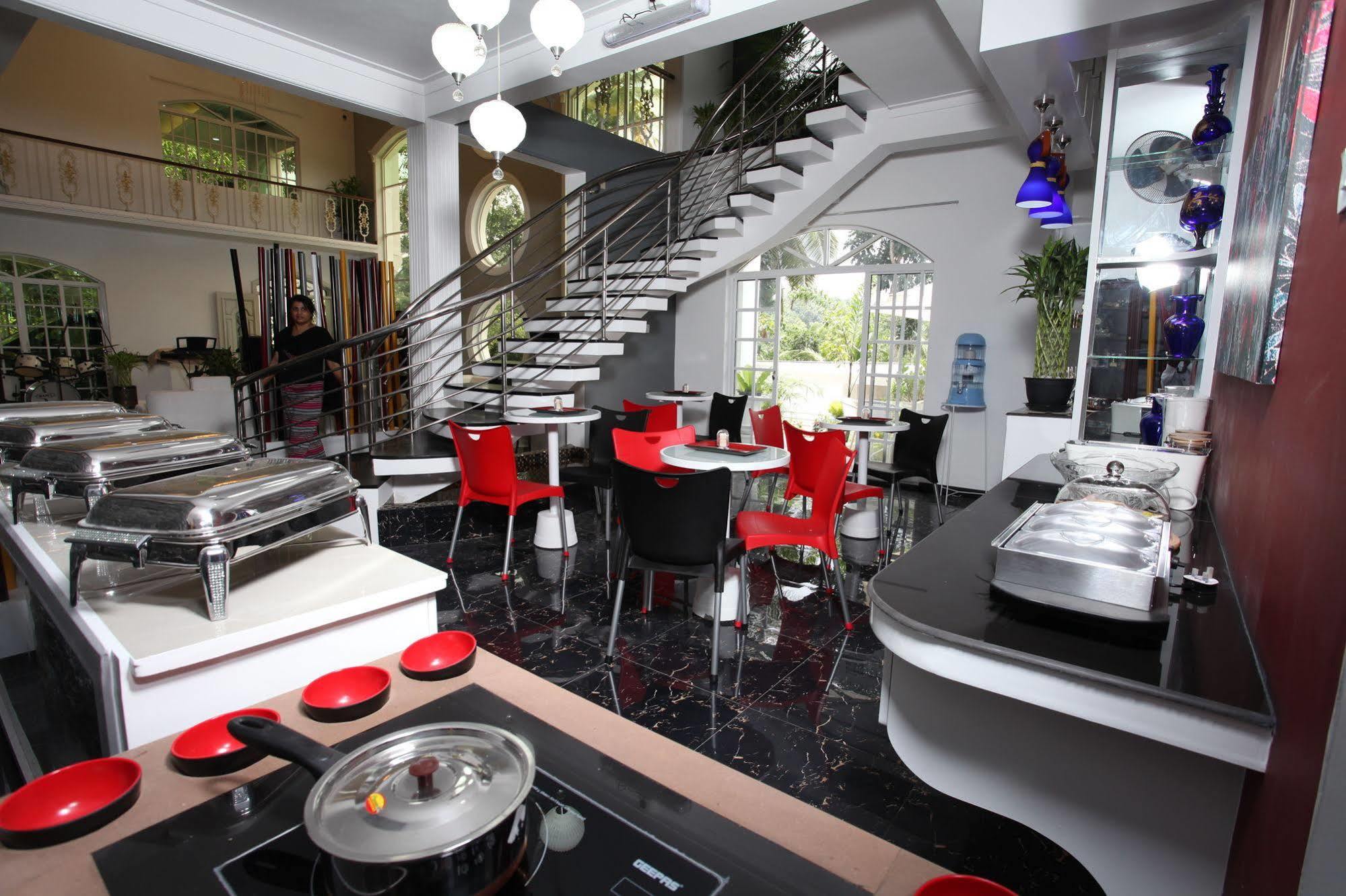 อยานา บูทิก โฮเต็ล Hotel แคนดี้ ภายนอก รูปภาพ
