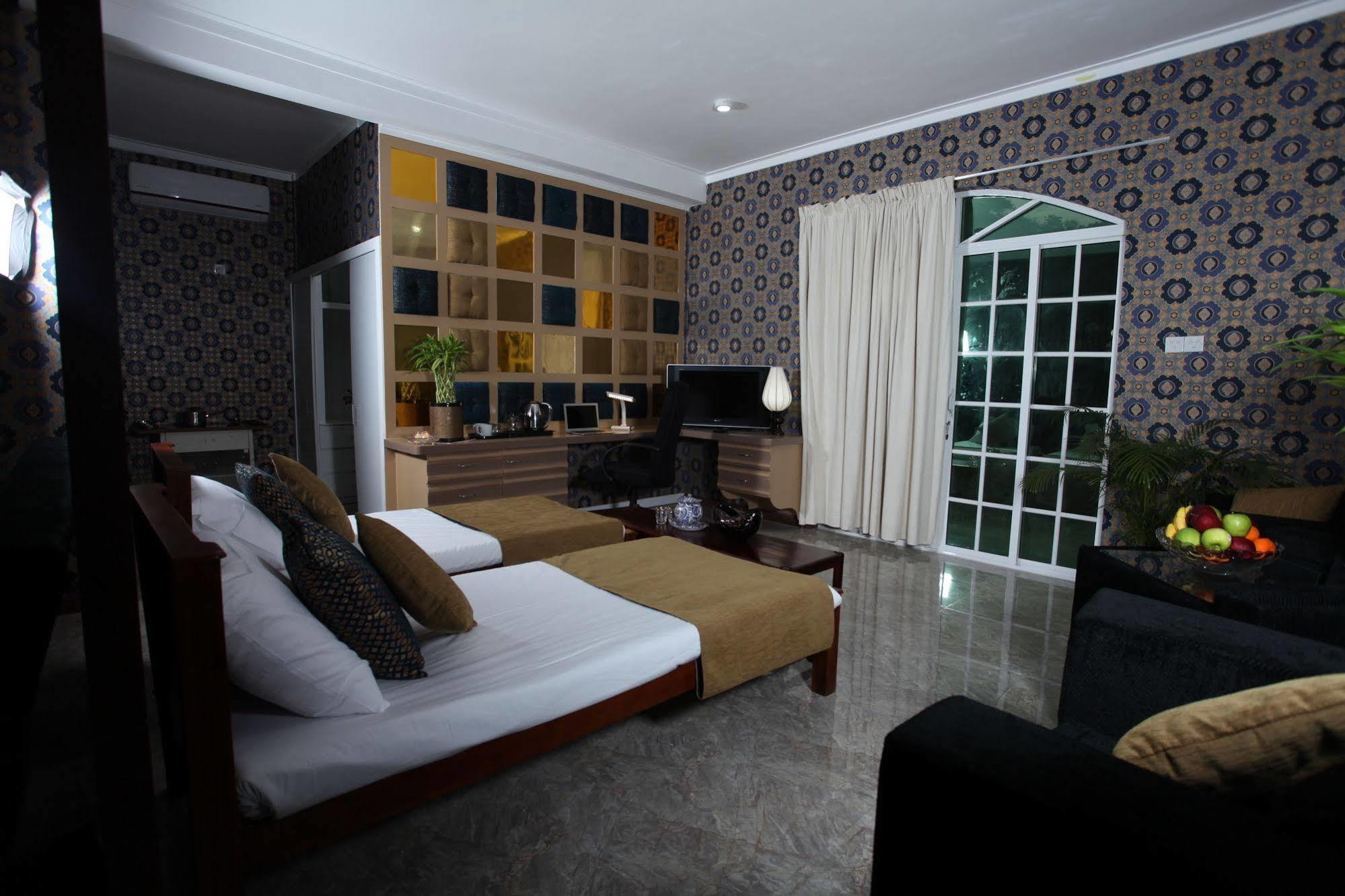 อยานา บูทิก โฮเต็ล Hotel แคนดี้ ภายนอก รูปภาพ