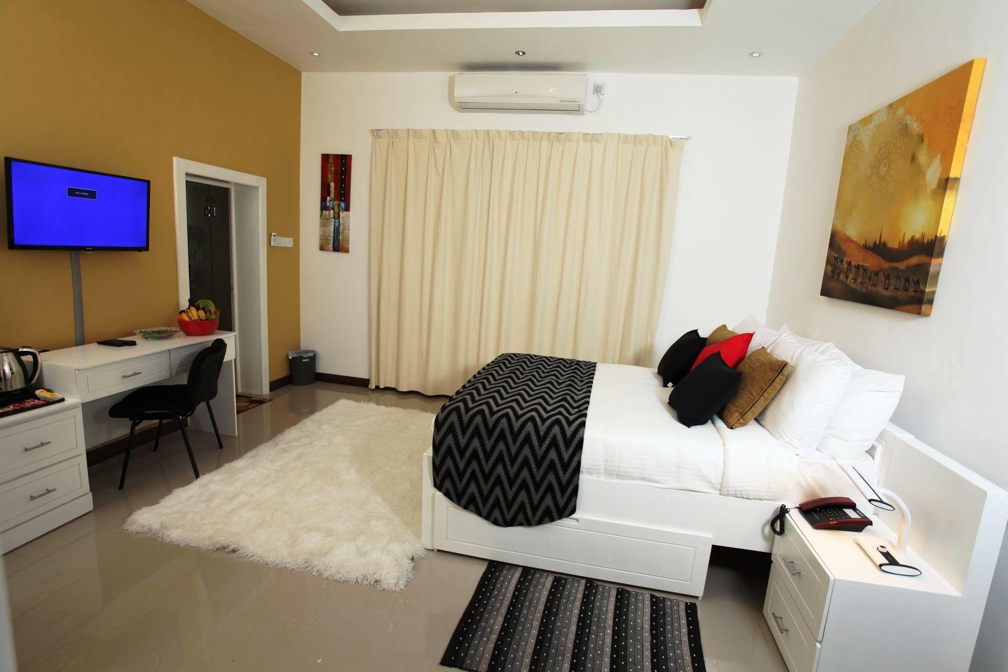 อยานา บูทิก โฮเต็ล Hotel แคนดี้ ภายนอก รูปภาพ