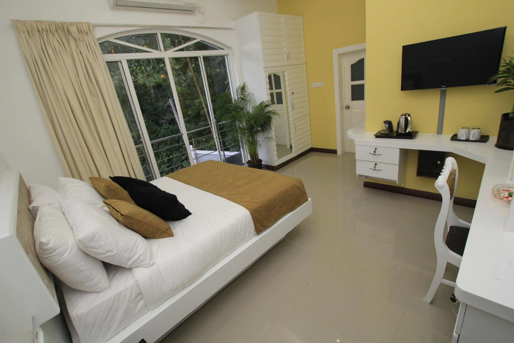 อยานา บูทิก โฮเต็ล Hotel แคนดี้ ภายนอก รูปภาพ