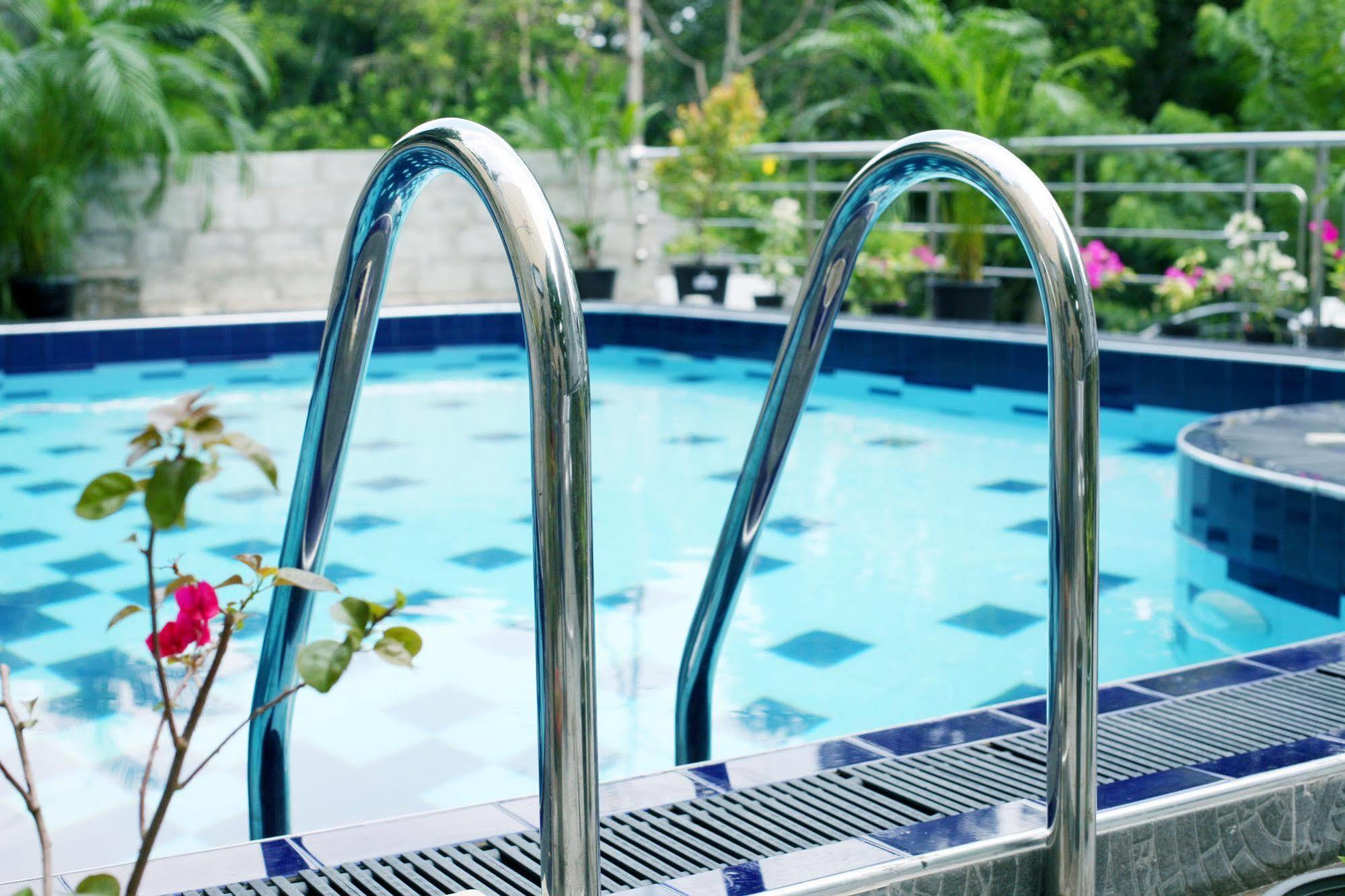 อยานา บูทิก โฮเต็ล Hotel แคนดี้ ภายนอก รูปภาพ
